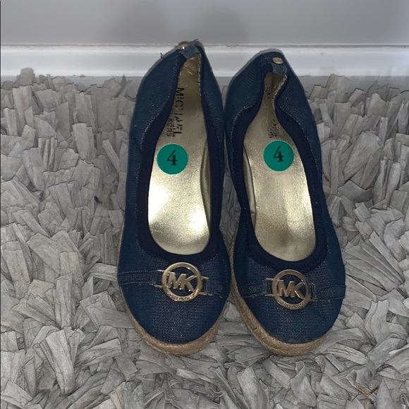 MK Denim w/straw style bottoms wedges - Picture 4 of 6